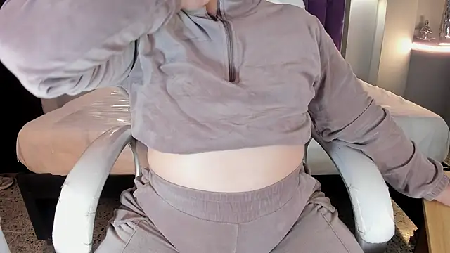 Miss Francheska online show from 04/20/26, 11:57