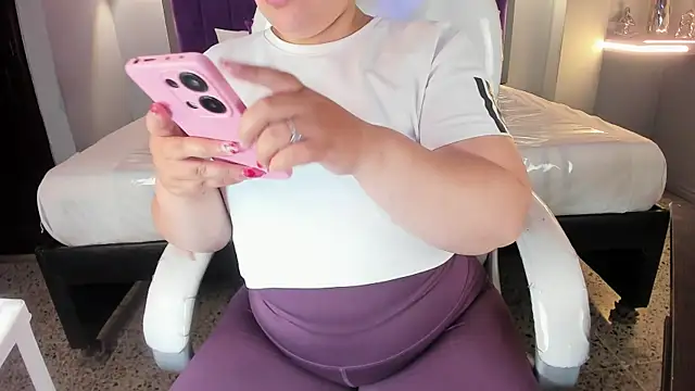 Snapshot of Miss_Francheska chatting on 06/01/26, 11:56 Miss Francheska online show from 06/01/26, 11:56