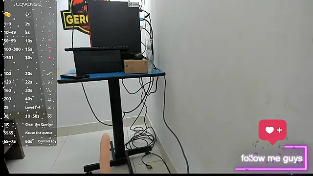 Snapshot of lunna_noir chatting on 09/22/25, 12:18 lunna noir online show from 09/22/25, 12:18