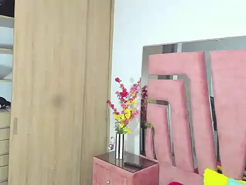 MaraKarly online show from 10/20/25, 07:36