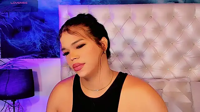 Snapshot of Valeria_Swett_ chatting on 07/27/26, 08:38 Valeria Swett online show from 07/27/26, 08:38