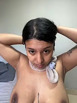  Chloe Smith online show from 12/17/25, 02:45