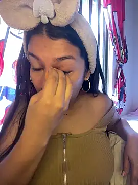  Chloe Smith online show from 04/21/26, 05:06