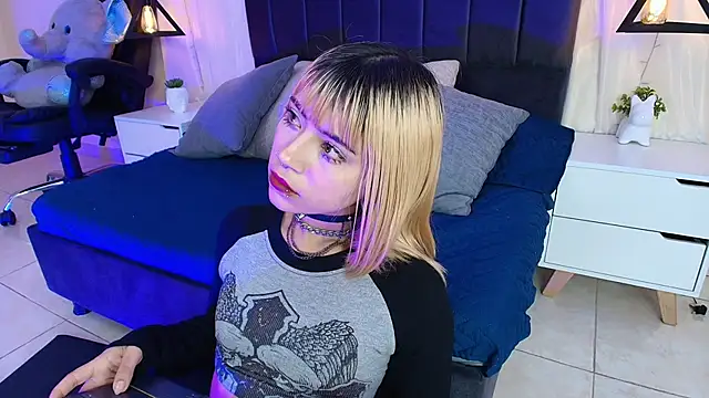 IvyBelle  online show from 09/18/25, 12:18