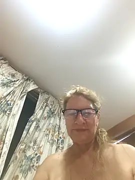 Snapshot of MaryLunne chatting on 03/15/26, 12:49 MaryLunne online show from 03/15/26, 12:49