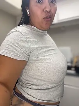 Snapshot of latina_curvy22 chatting on 05/22/26, 06:35 latina curvy22 online show from 05/22/26, 06:35