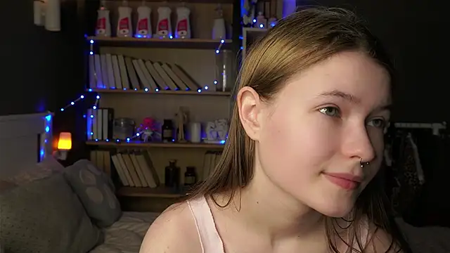 LynHillaire online show from 02/16/26, 11:28