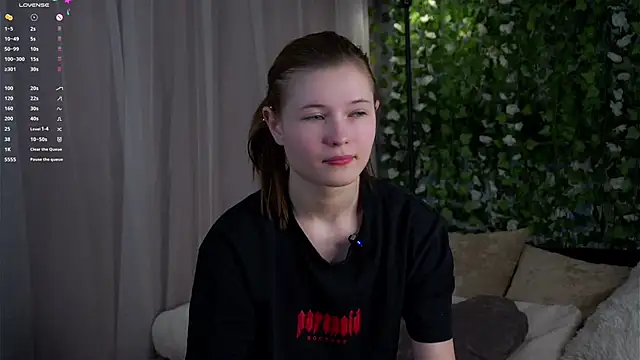 LynHillaire online show from 02/27/26, 12:49