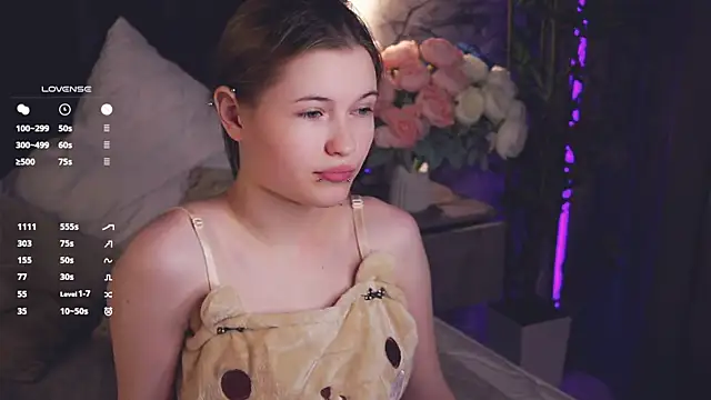 Snapshot of LynHillaire chatting on 04/30/26, 12:55 LynHillaire online show from 04/30/26, 12:55