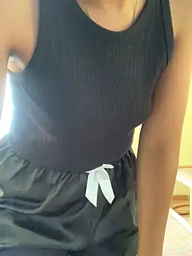 Snapshot of Pretty_Beauty chatting on 10/30/25, 09:11 Pretty Beauty online show from 10/30/25, 09:11