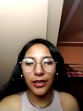 Snapshot of Regina_Shine chatting on 12/14/25, 08:30 Regina Shine online show from 12/14/25, 08:30