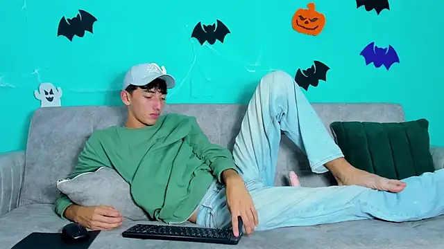 Maikol Ortiz online show from 10/29/25, 01:13