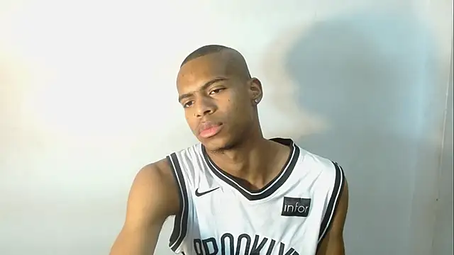 criss zuri online show from 10/14/25, 11:44