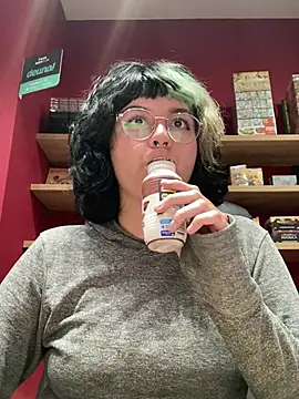 Snapshot of Froggyinthebox chatting on 07/03/26, 11:22 Froggyinthebox online show from 07/03/26, 11:22