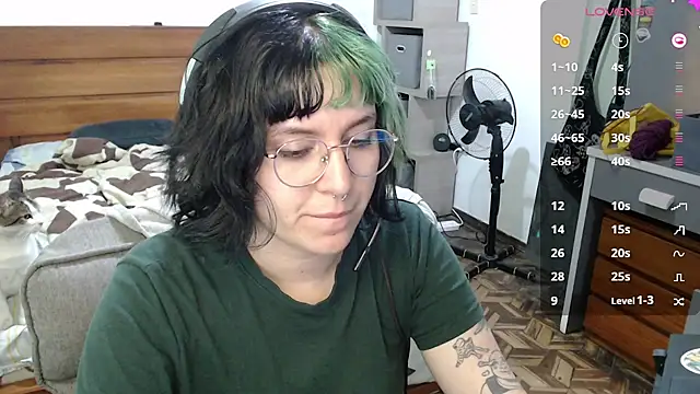 Snapshot of Froggyinthebox chatting on 07/06/26, 01:02 Froggyinthebox online show from 07/06/26, 01:02