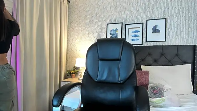 Snapshot of sophie__blare chatting on 06/01/26, 07:04 sophie blare online show from 06/01/26, 07:04