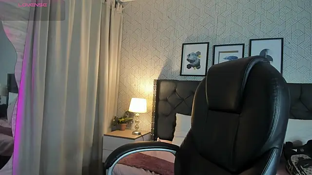 Snapshot of sophie__blare chatting on 07/02/26, 07:20 sophie blare online show from 07/02/26, 07:20