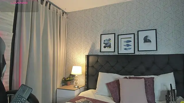 Snapshot of sophie__blare chatting on 07/03/26, 07:09 sophie blare online show from 07/03/26, 07:09