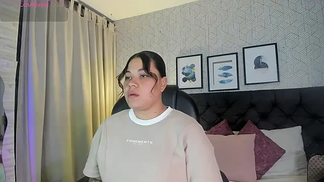 Snapshot of sophie__blare chatting on 07/07/26, 06:56 sophie blare online show from 07/07/26, 06:56