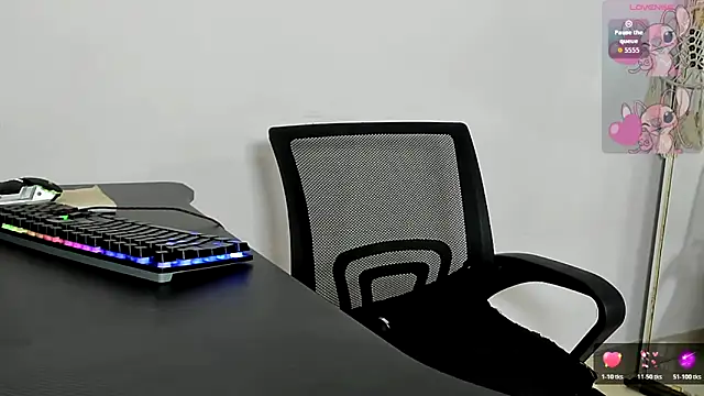 Snapshot of emysweetfeet chatting on 10/29/25, 01:19 emysweetfeet online show from 10/29/25, 01:19