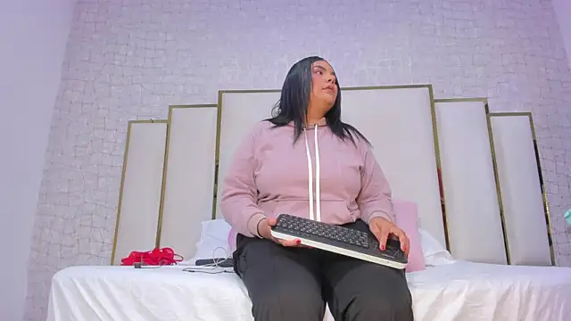 Mia and lexy online show from 12/17/25, 03:12