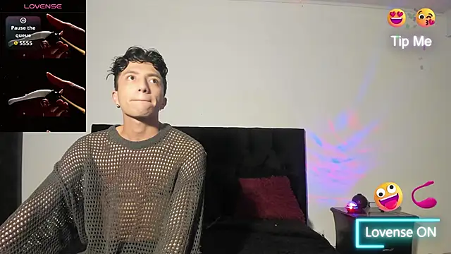 mhatias  online show from 10/25/25, 06:10