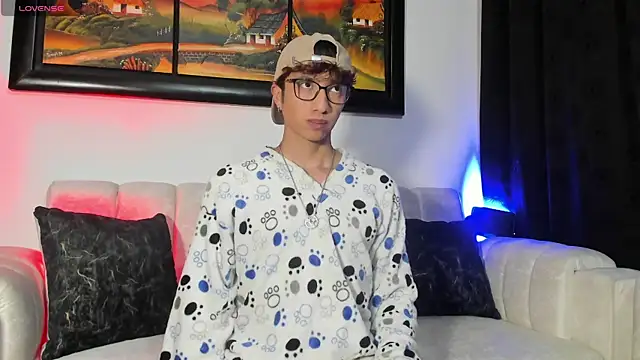 mhatias  online show from 04/18/26, 05:22