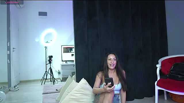 Snapshot of SarahMystique chatting on 10/30/25, 08:20 SarahMystique online show from 10/30/25, 08:20