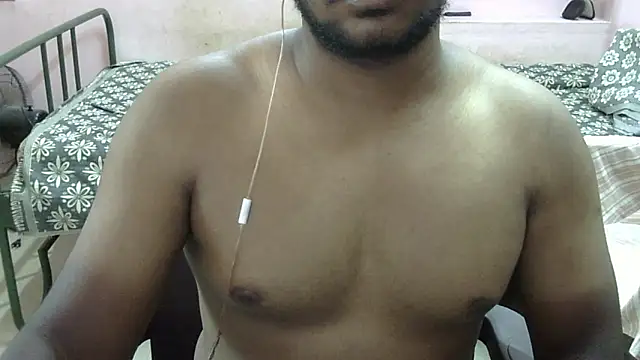 Snapshot of x_boyy_x chatting on 09/16/25, 04:35 x boyy x online show from 09/16/25, 04:35