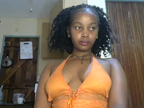 Lattie1 online show from 10/20/25, 03:23