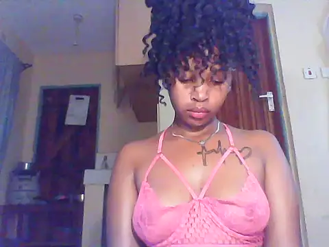 Lattie1 online show from 10/21/25, 06:47
