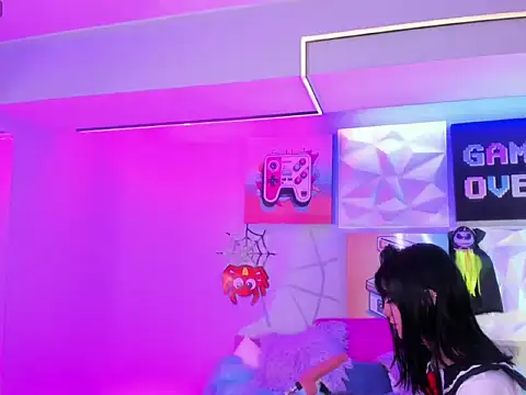 LindaWz  online show from 10/30/25, 04:36