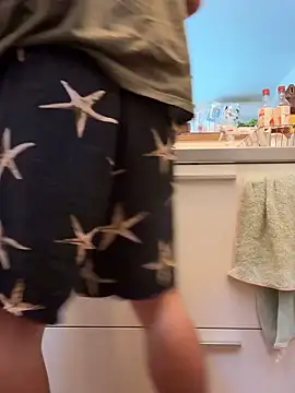 Snapshot of sukebegorilla chatting on 10/11/25, 12:21 sukebegorilla online show from 10/11/25, 12:21