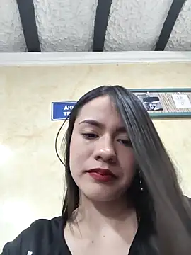Snapshot of CHARLOTTE__05 chatting on 10/20/25, 01:33 CHARLOTTE 05 online show from 10/20/25, 01:33