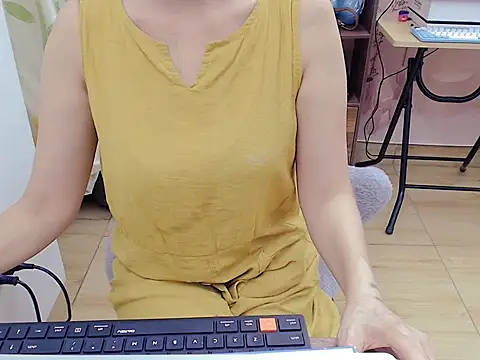 Snapshot of Funnygirl_9x chatting on 05/14/26, 02:07 Funnygirl 9x online show from 05/14/26, 02:07