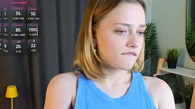 HollieCollelo online show from 11/13/25, 03:16