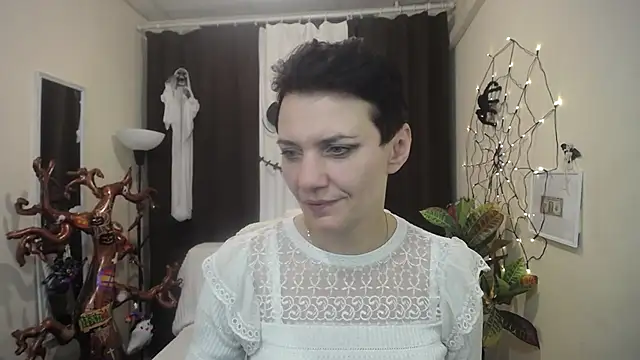 AvaSaturnian online show from 10/15/25, 12:27