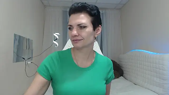 AvaSaturnian online show from 11/16/25, 01:06