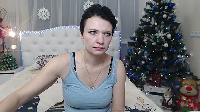 AvaSaturnian online show from 11/30/25, 08:29