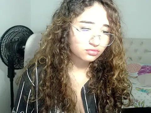 Snapshot of sasha_17_ chatting on 10/07/25, 08:33 sasha 17 online show from 10/07/25, 08:33