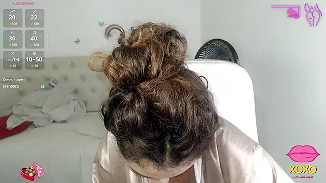 Snapshot of sasha_17_ chatting on 10/23/25, 12:43 sasha 17 online show from 10/23/25, 12:43