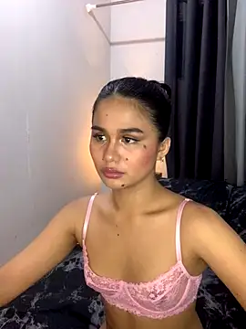 Snapshot of AngelHille chatting on 10/14/25, 04:19 AngelHille online show from 10/14/25, 04:19