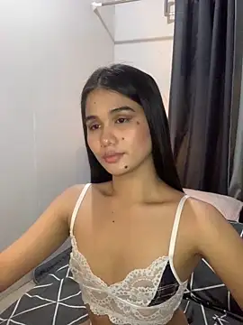 Snapshot of AngelHille chatting on 12/19/25, 12:17 AngelHille online show from 12/19/25, 12:17