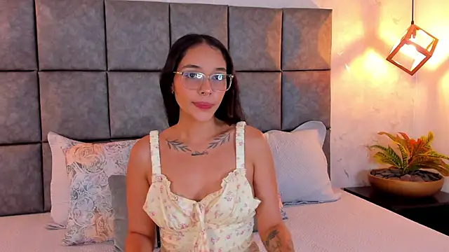 Roseaurora online show from 06/22/26, 11:18