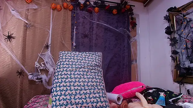 Snapshot of sweegirl69 chatting on 10/30/25, 11:55 sweegirl69 online show from 10/30/25, 11:55