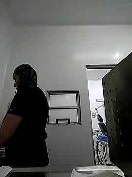 Madisson-04  online show from 10/08/25, 07:44