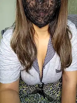 Snapshot of mysticlure-- chatting on 10/25/25, 07:08 mysticlure-- online show from 10/25/25, 07:08