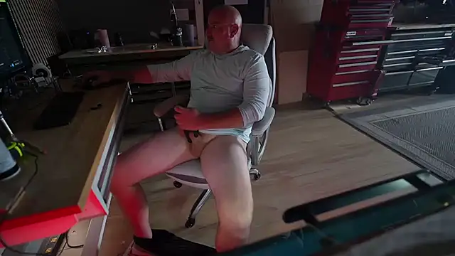 Snapshot of Soundfreak chatting on 09/23/25, 05:49 Soundfreak online show from 09/23/25, 05:49