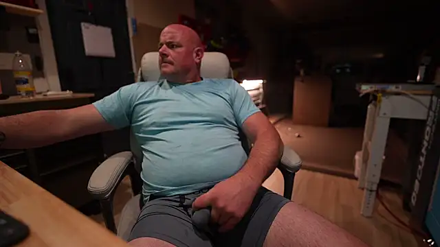 Snapshot of Soundfreak chatting on 10/20/25, 06:14 Soundfreak online show from 10/20/25, 06:14