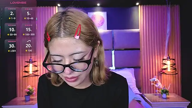 AlanaWalker9 online show from 04/13/26, 11:37